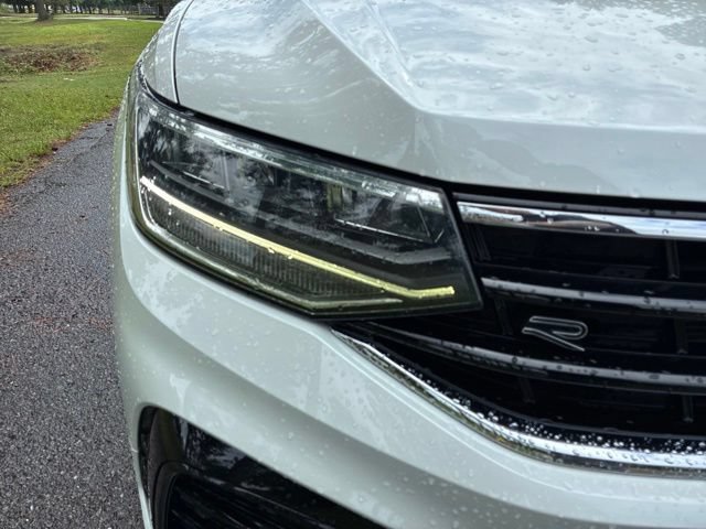 Used 2022 Volkswagen Tiguan SE R-Line FWD image 9