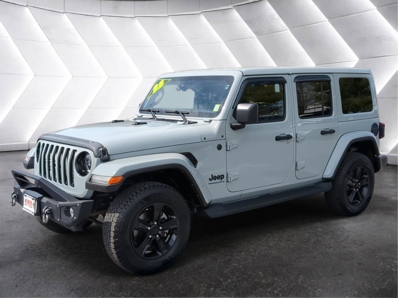 Used 2023 Jeep Wrangler Unlimited Sahara AWD/4WD image 2