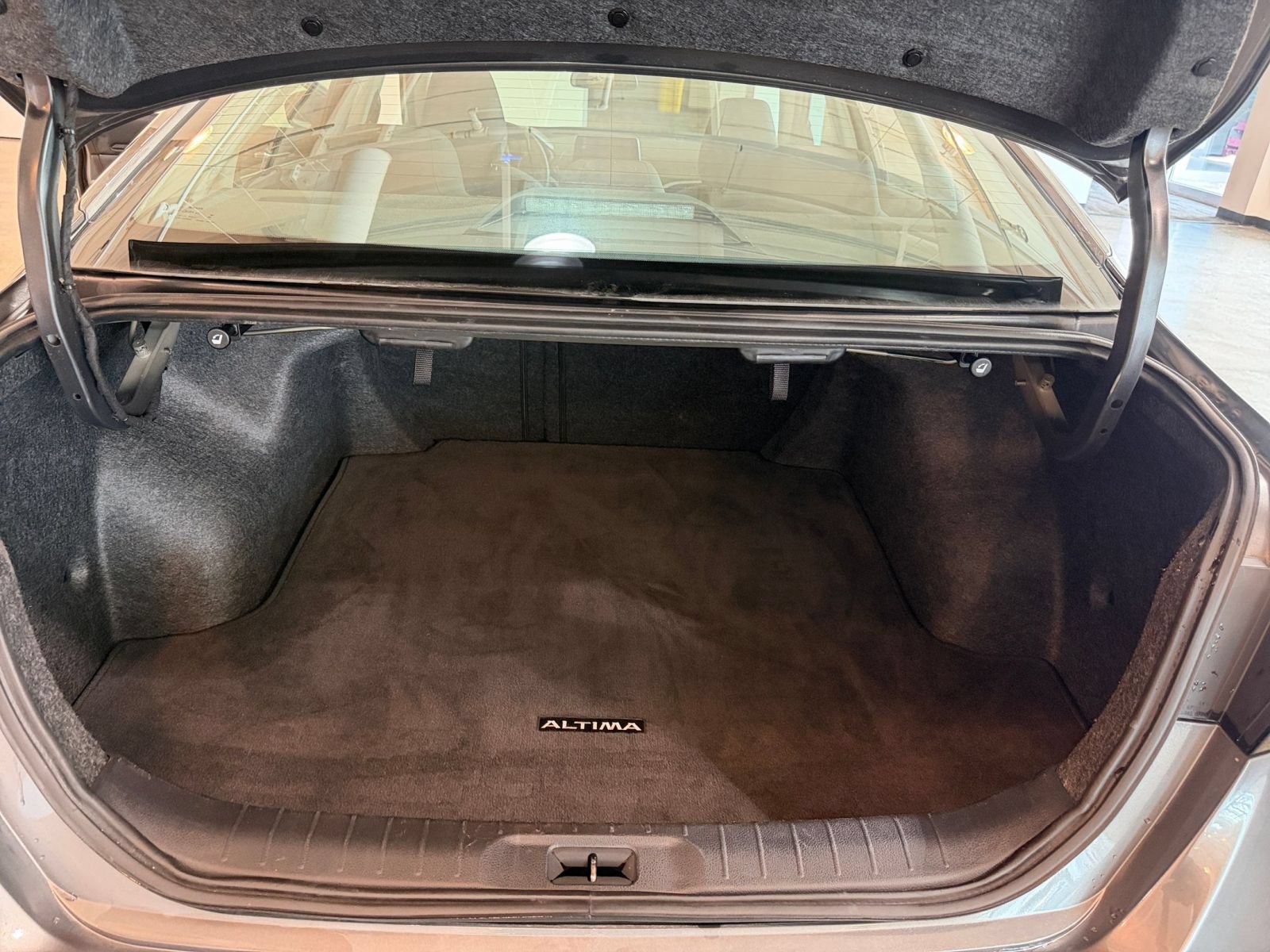 Used 2025 Nissan Altima 2.5 SV FWD image 25