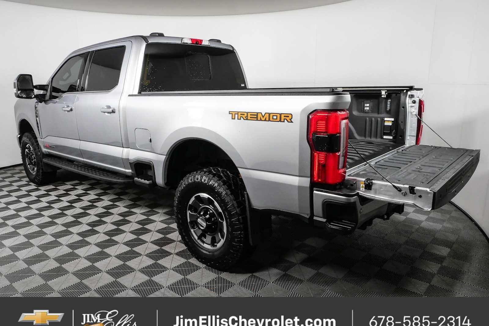 Used 2024 Ford F350 Platinum w/ Tremor Off-Road Package AWD/4WD image 32
