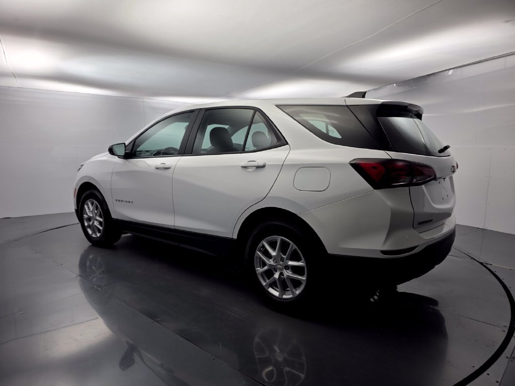 Used 2023 Chevrolet Equinox LS w/ Driver Confidence II Package FWD image 4