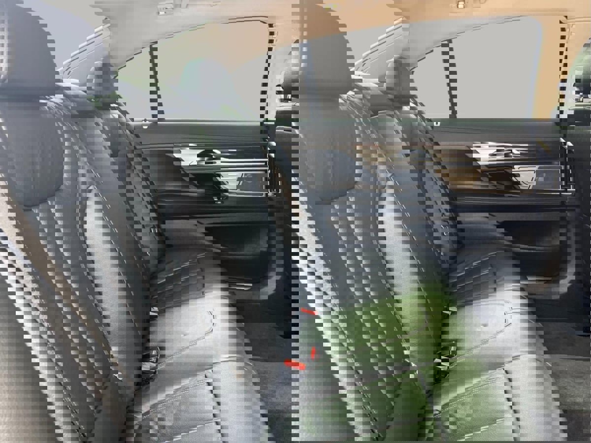 Used 2019 BMW 740i 740i image 31