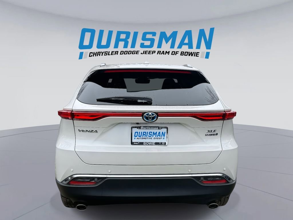 Used 2022 Toyota Venza XLE image 3