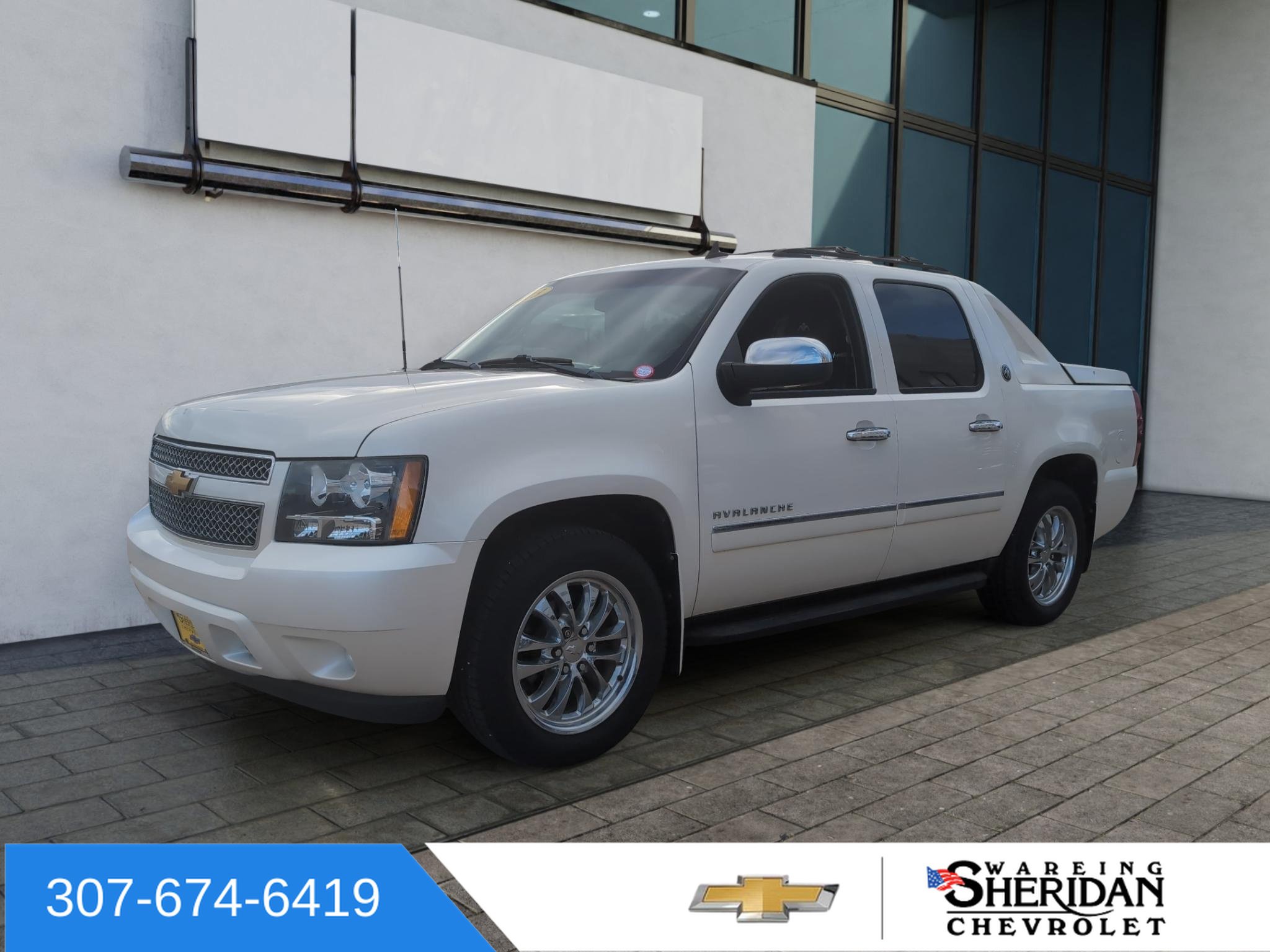 Used 2013 Chevrolet Avalanche LTZ AWD/4WD image 6