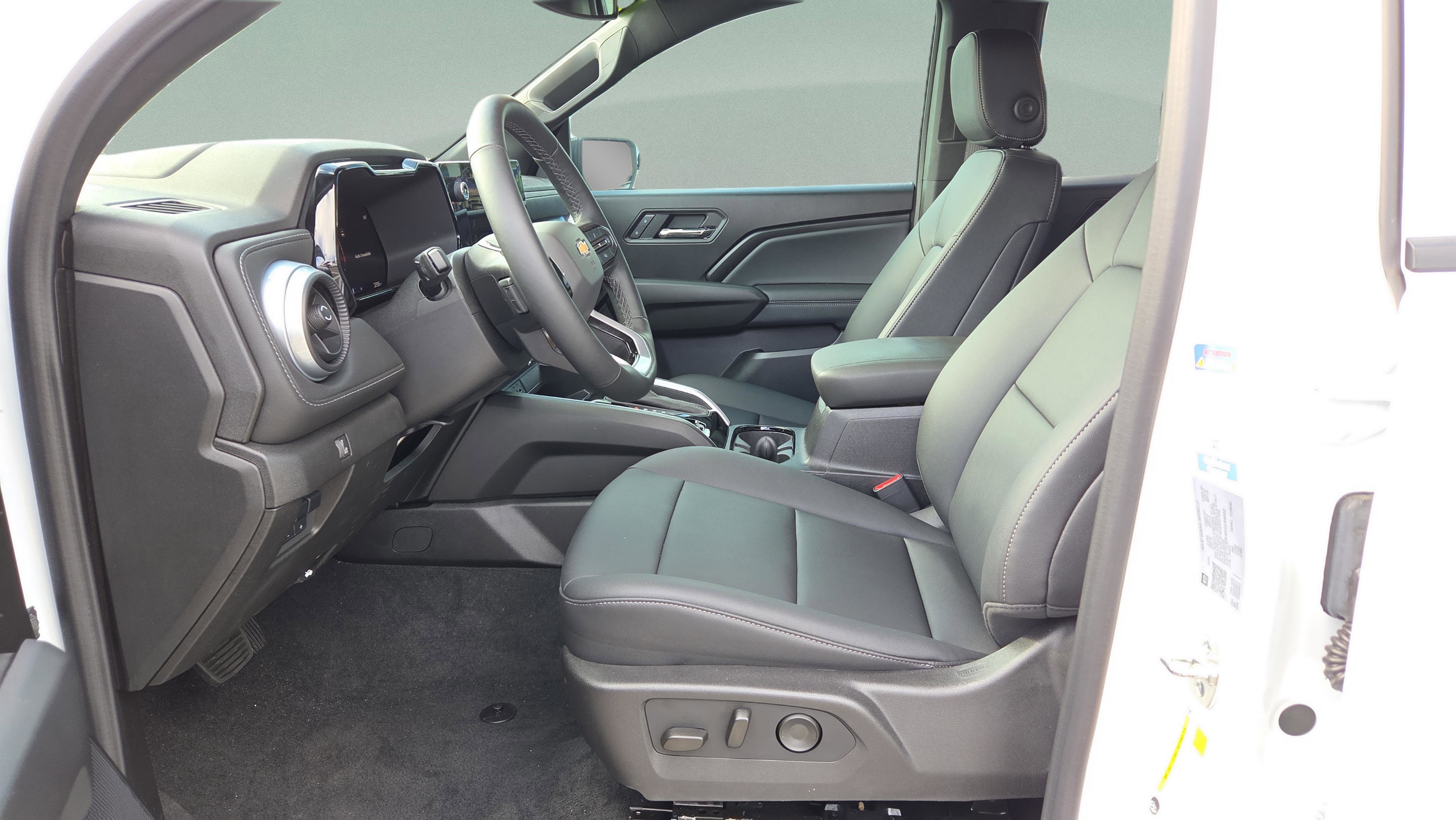 New 2025 Chevrolet Colorado LT w/ LT Convenience Package image 11