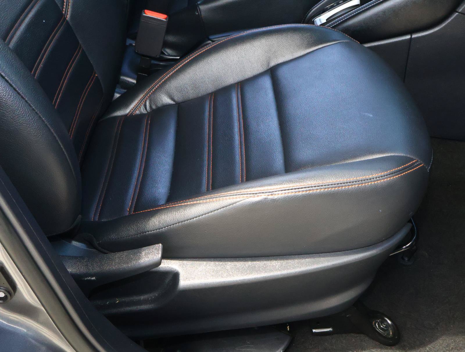 Used 2020 Nissan Kicks SR w/ SR Premium Package FWD image 18