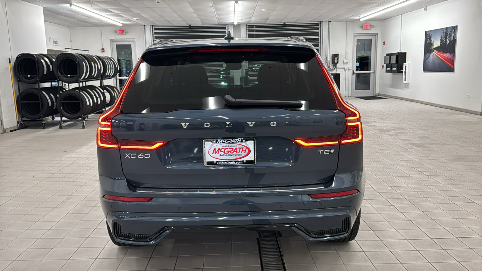 New 2027 Volvo XC60 T8 Plus AWD/4WD image 6