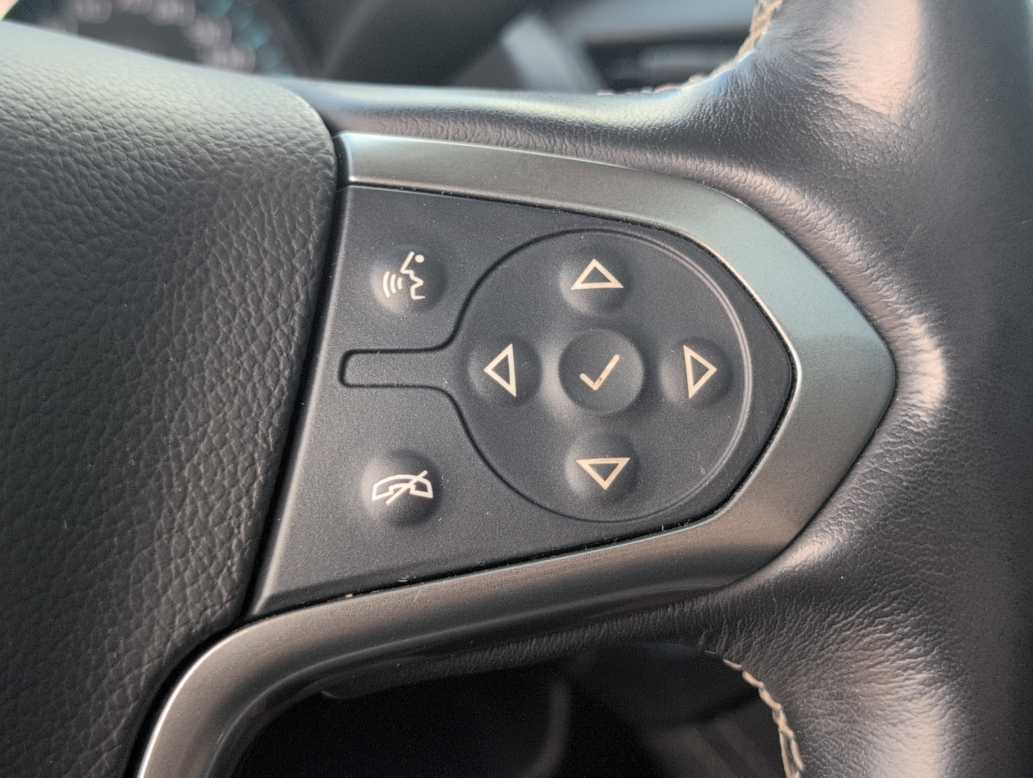 Used 2018 Chevrolet Tahoe Premier RWD image 26