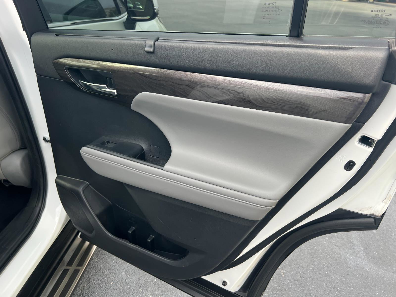 Used 2022 Toyota Highlander Platinum image 16
