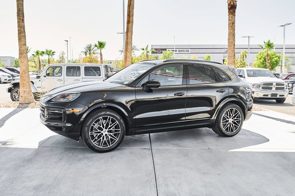 Used 2024 Porsche Cayenne AWD/4WD image 5