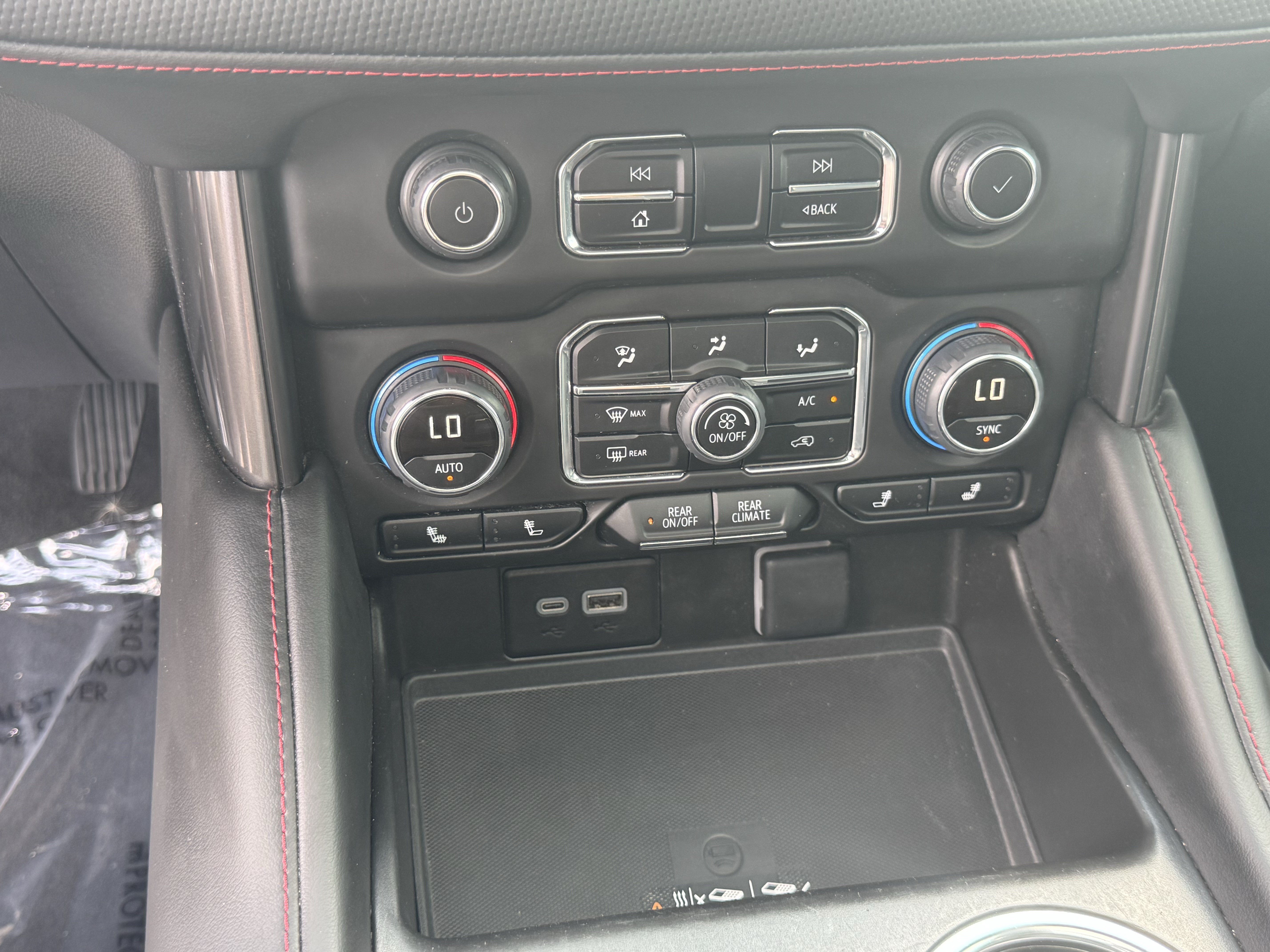 Used 2024 Chevrolet Suburban RST AWD/4WD image 32