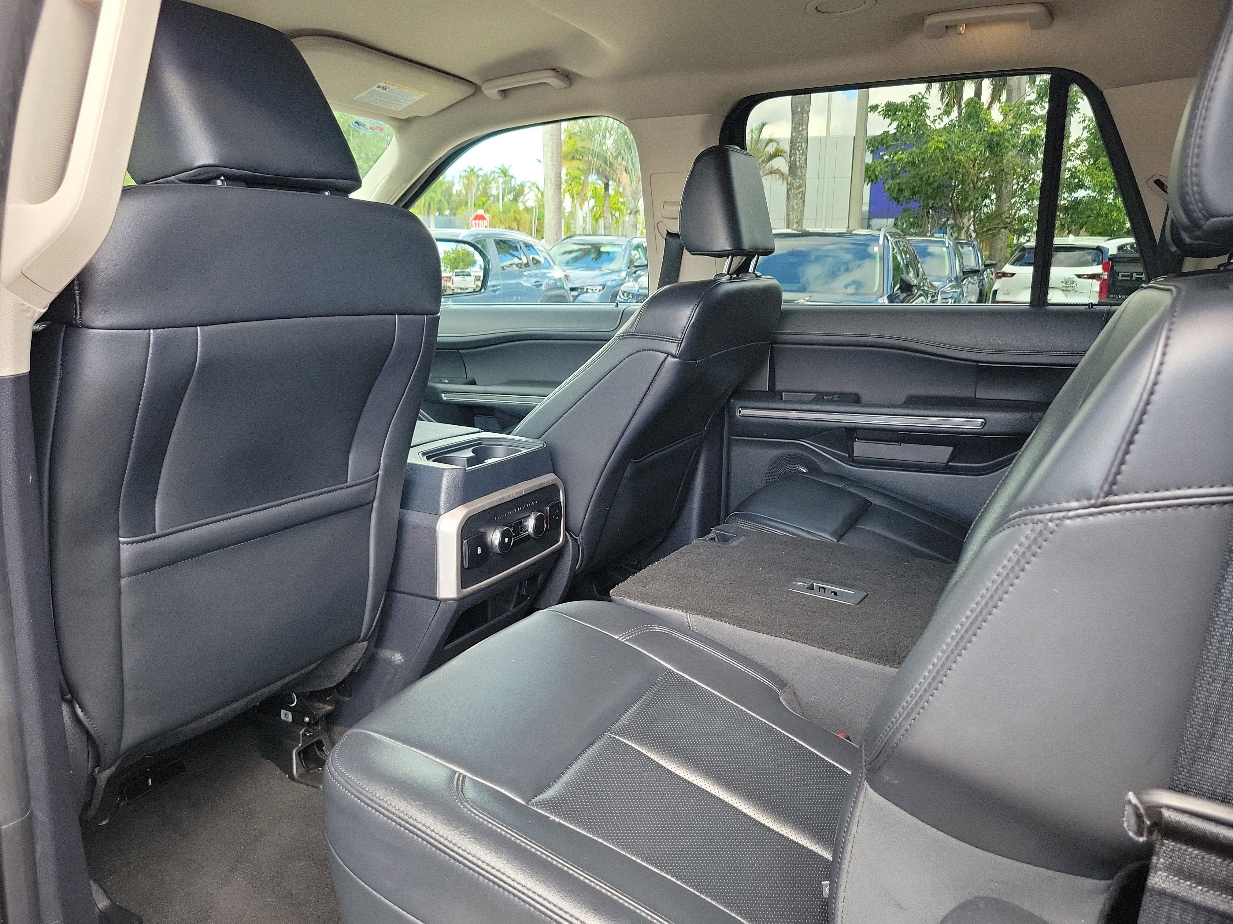 Used 2024 Ford Expedition Max XLT image 5