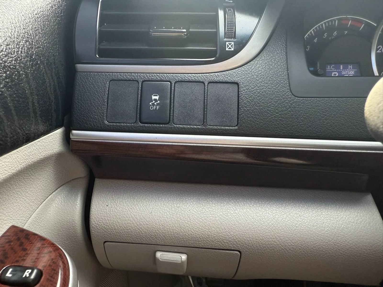 Used 2012 Toyota Camry XLE FWD image 24