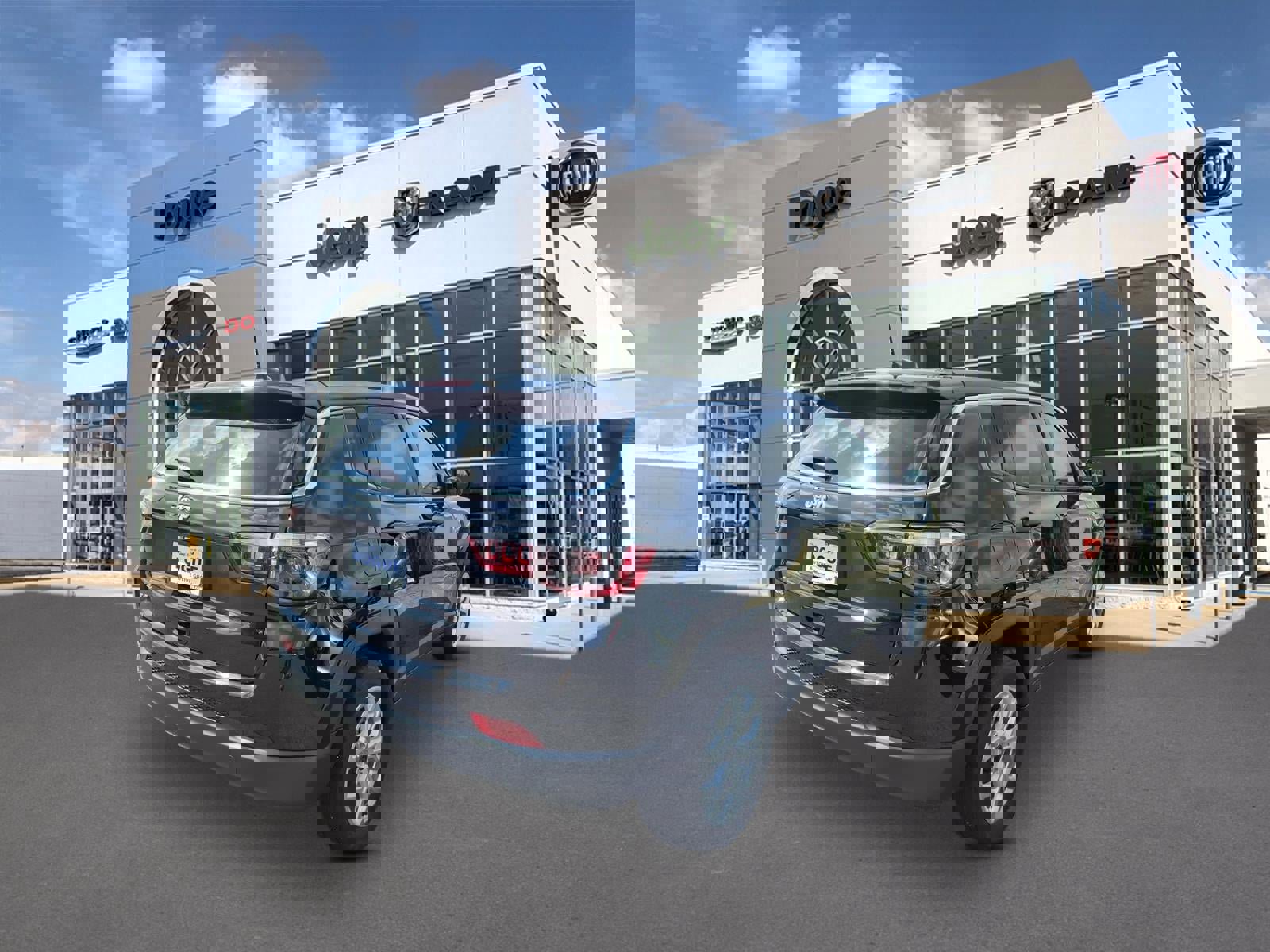 Used 2025 Jeep Compass Sport image 2