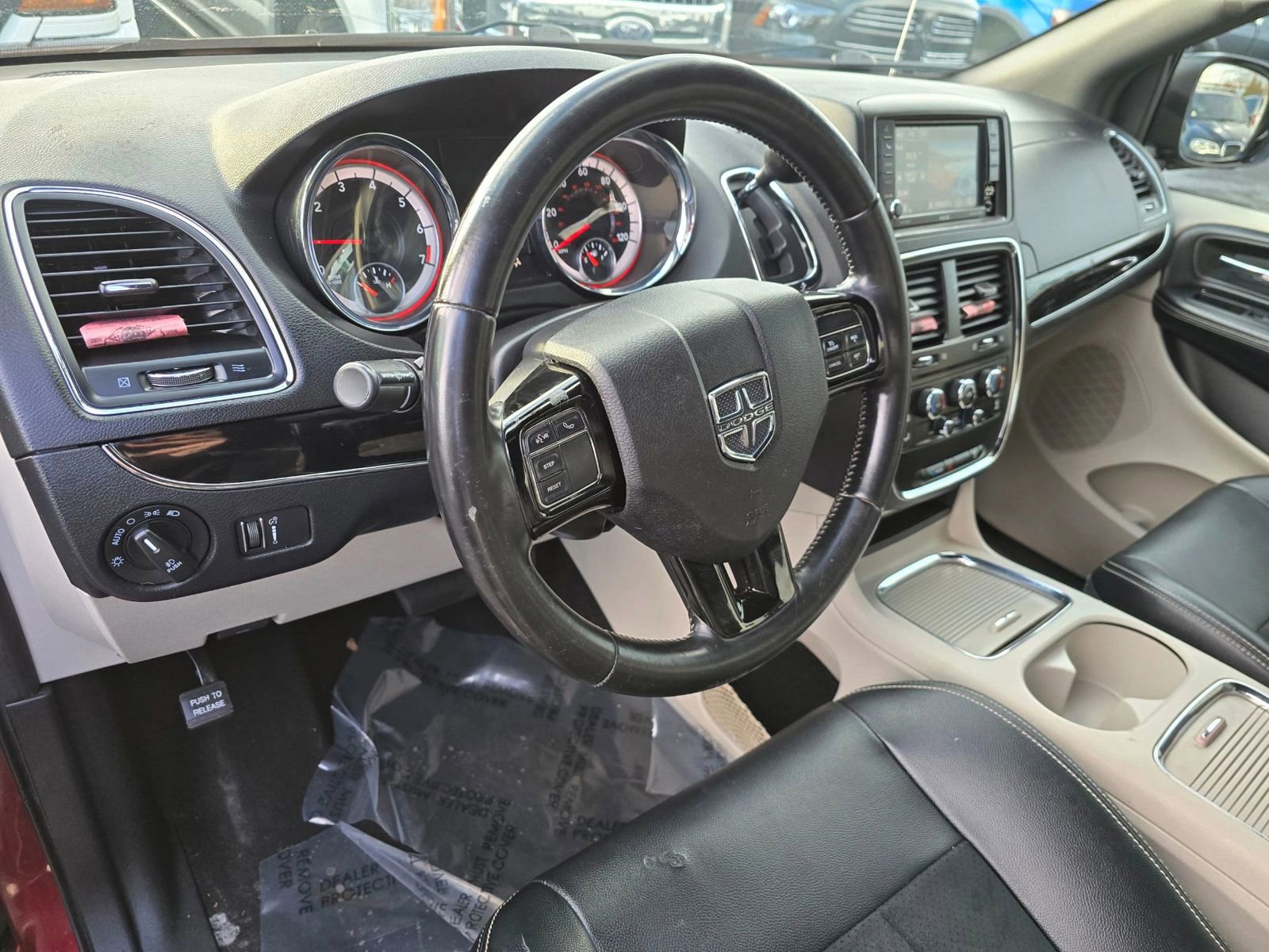 Used 2019 Dodge Grand Caravan SXT FWD image 14