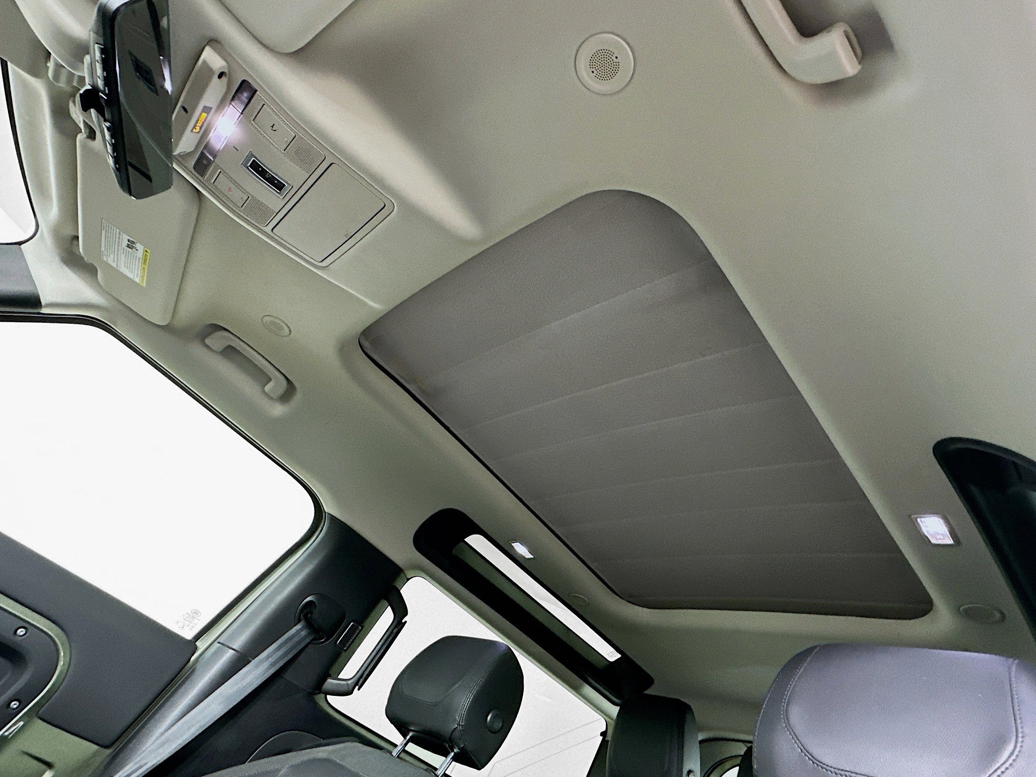 Used 2021 Land Rover Defender 90 First Edition image 28