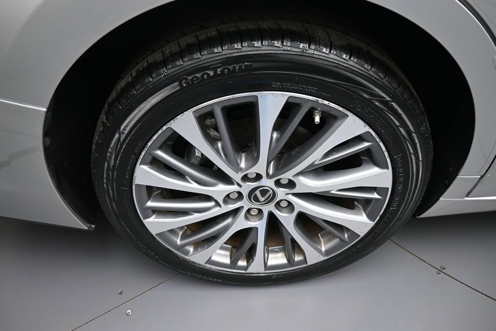 Used 2019 Lexus ES 350 w/ Premium Package FWD image 12