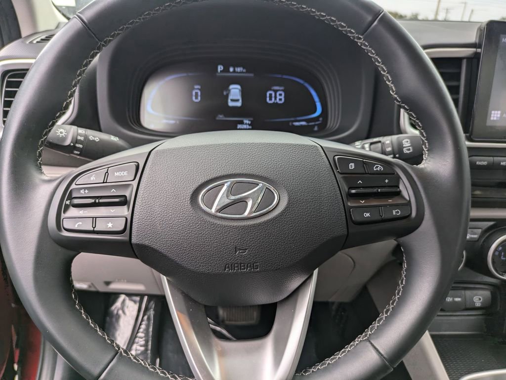 Used 2025 Hyundai Venue SEL image 21