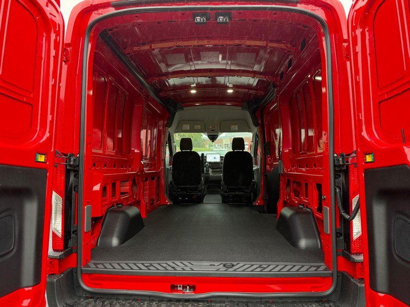 New 2027 Ford Transit 250 148 Medium Roof RWD image 7