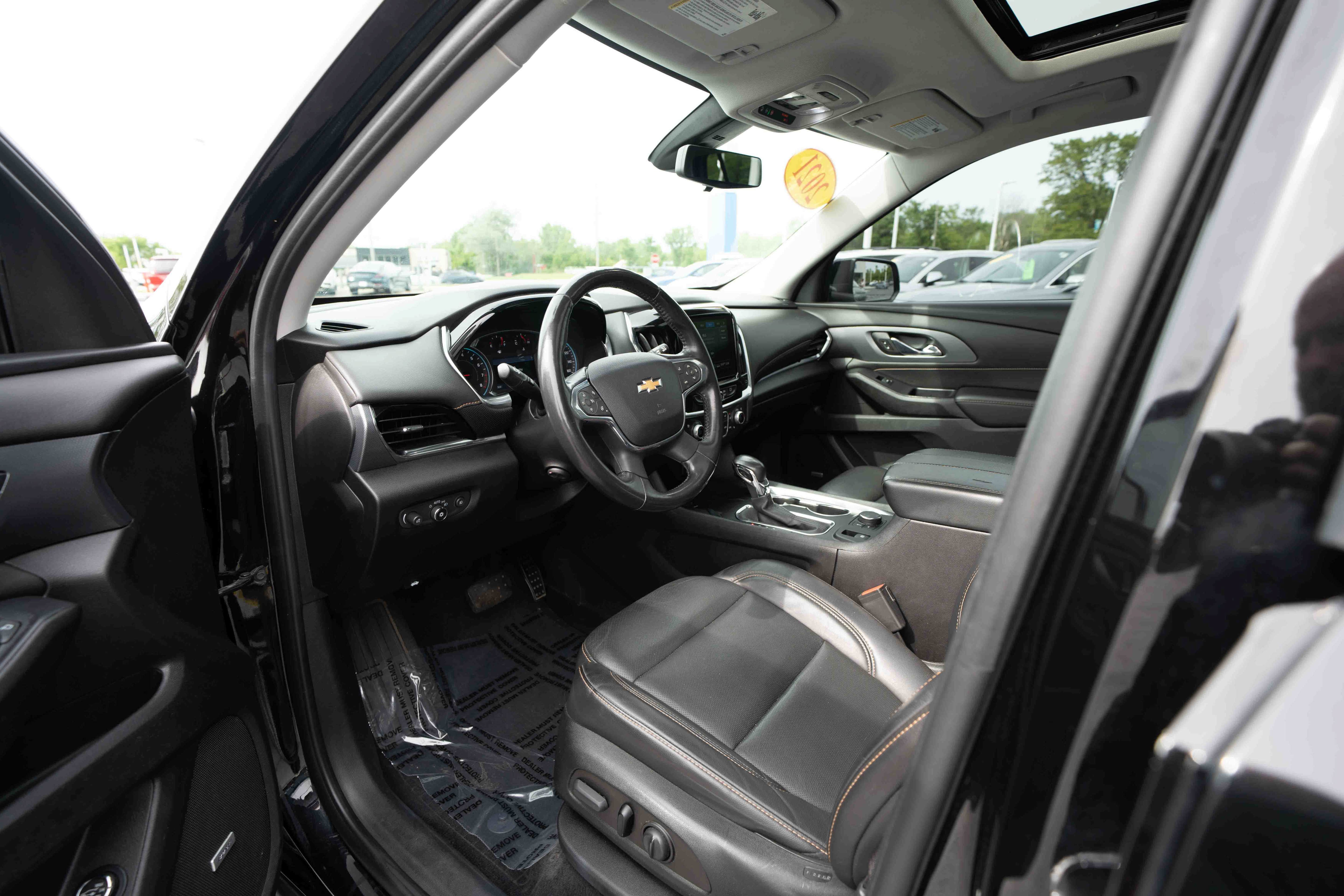 Used 2021 Chevrolet Traverse Premier w/ Redline Edition AWD/4WD image 8