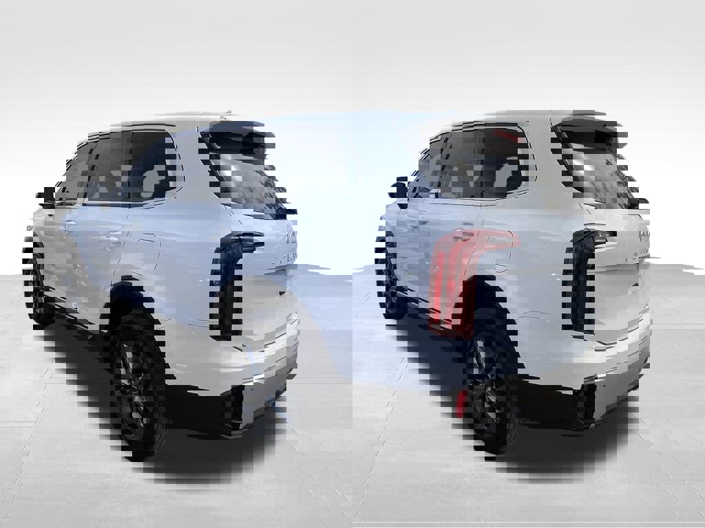 Certified 2024 Kia Telluride LX image 3