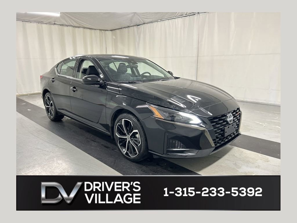 Used 2023 Nissan Altima 2.5 SR image 1