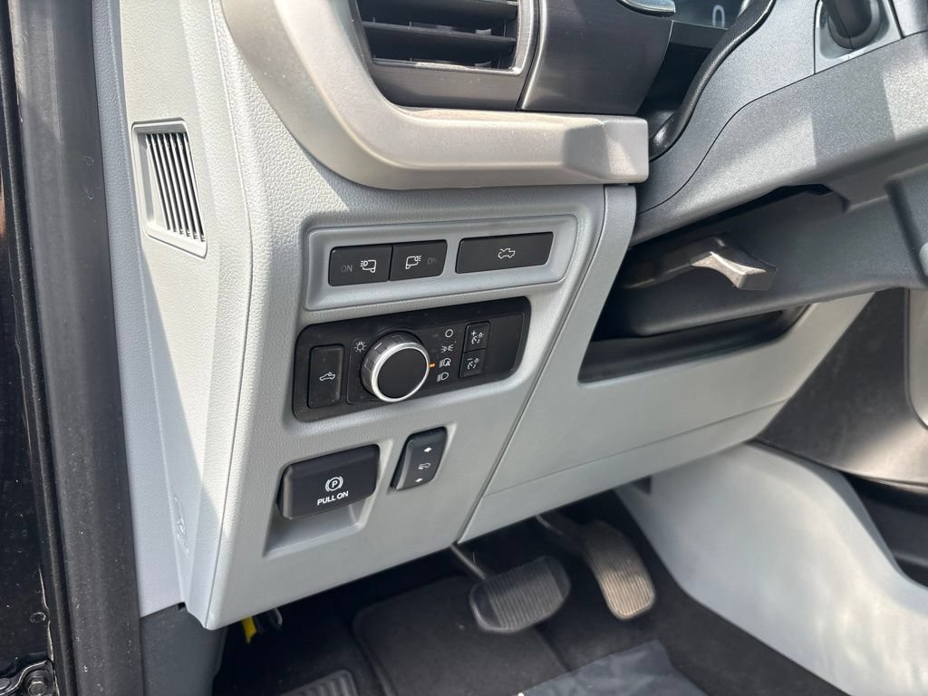 Used 2023 Ford F150 Lightning XLT AWD/4WD image 16