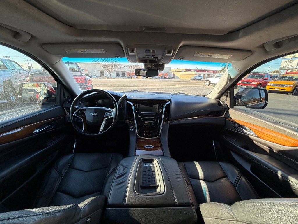 Used 2017 Cadillac Escalade ESV Luxury image 10