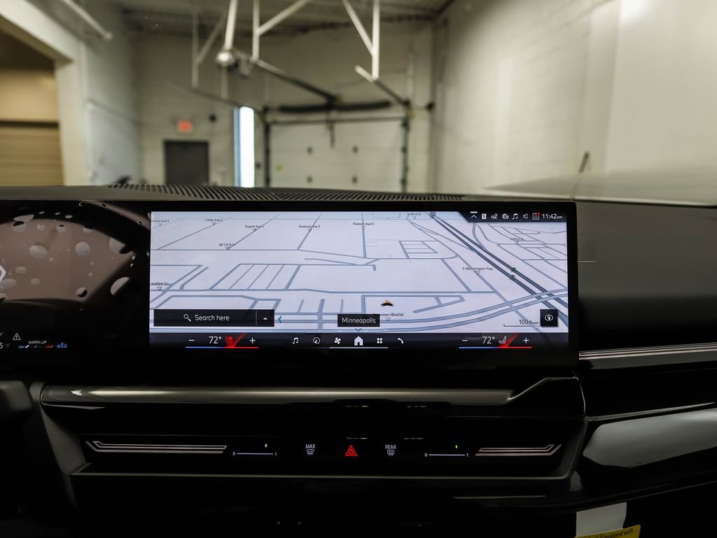 Certified 2025 BMW 530i xDrive w/ M Sport Package image 17