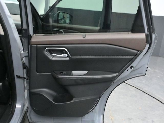 Used 2021 Nissan Rogue SL AWD/4WD image 9