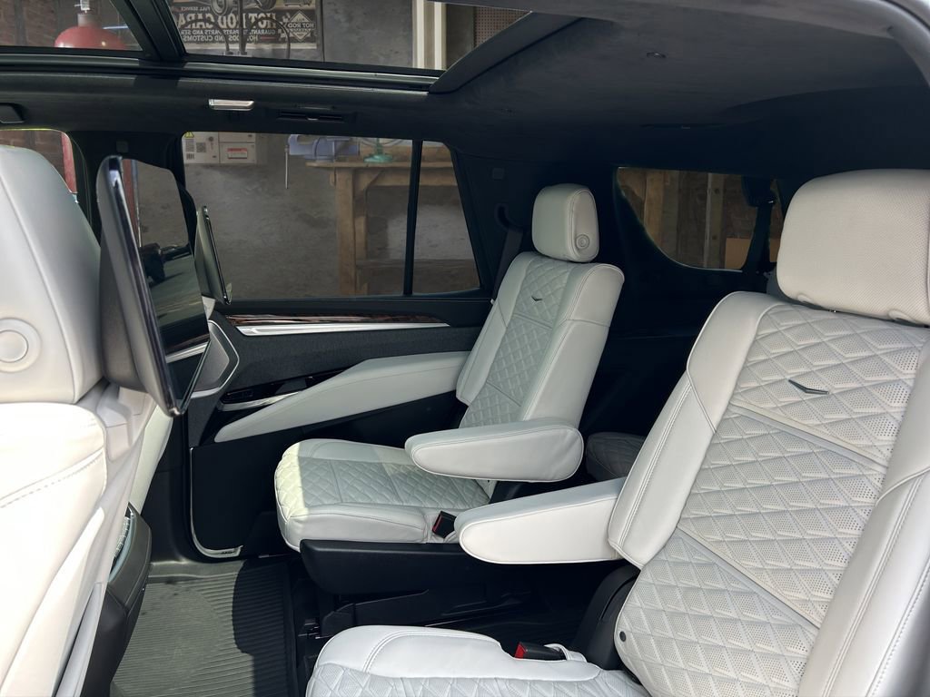 Used 2025 Cadillac Escalade Sport Platinum image 14
