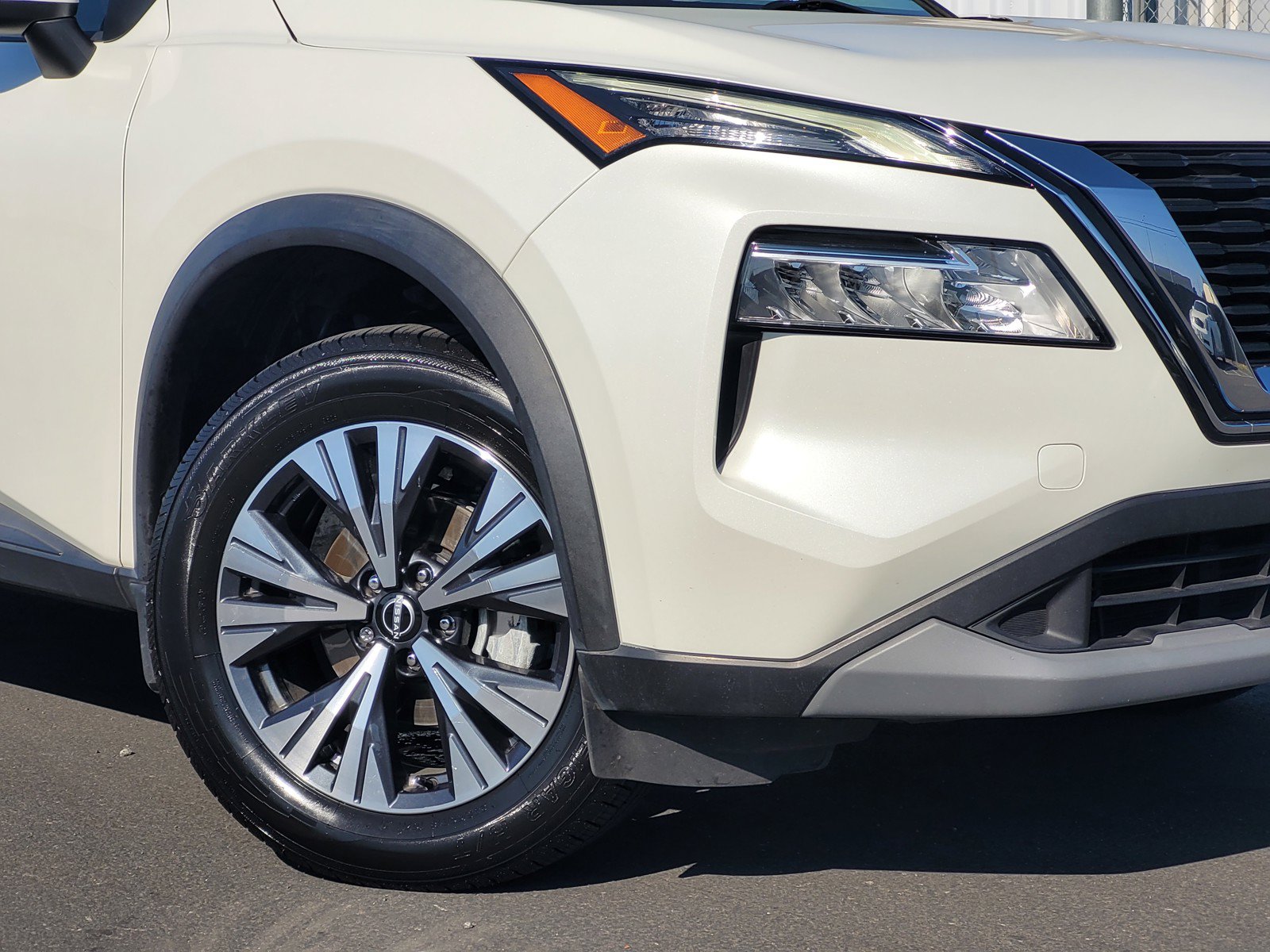 Certified 2023 Nissan Rogue SV w/ SV Premium B Package FWD image 3