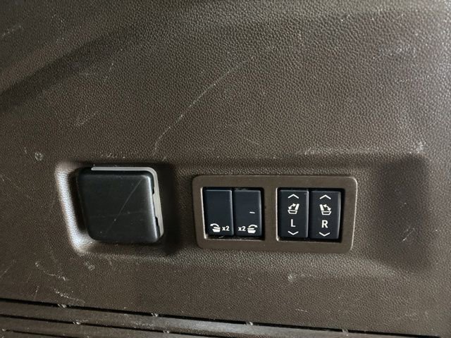 Certified 2025 Chevrolet Suburban LT w/ Comfort Package AWD/4WD image 9