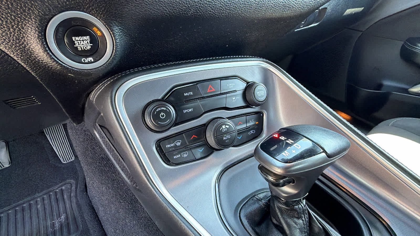 Used 2020 Dodge Challenger SXT RWD image 14