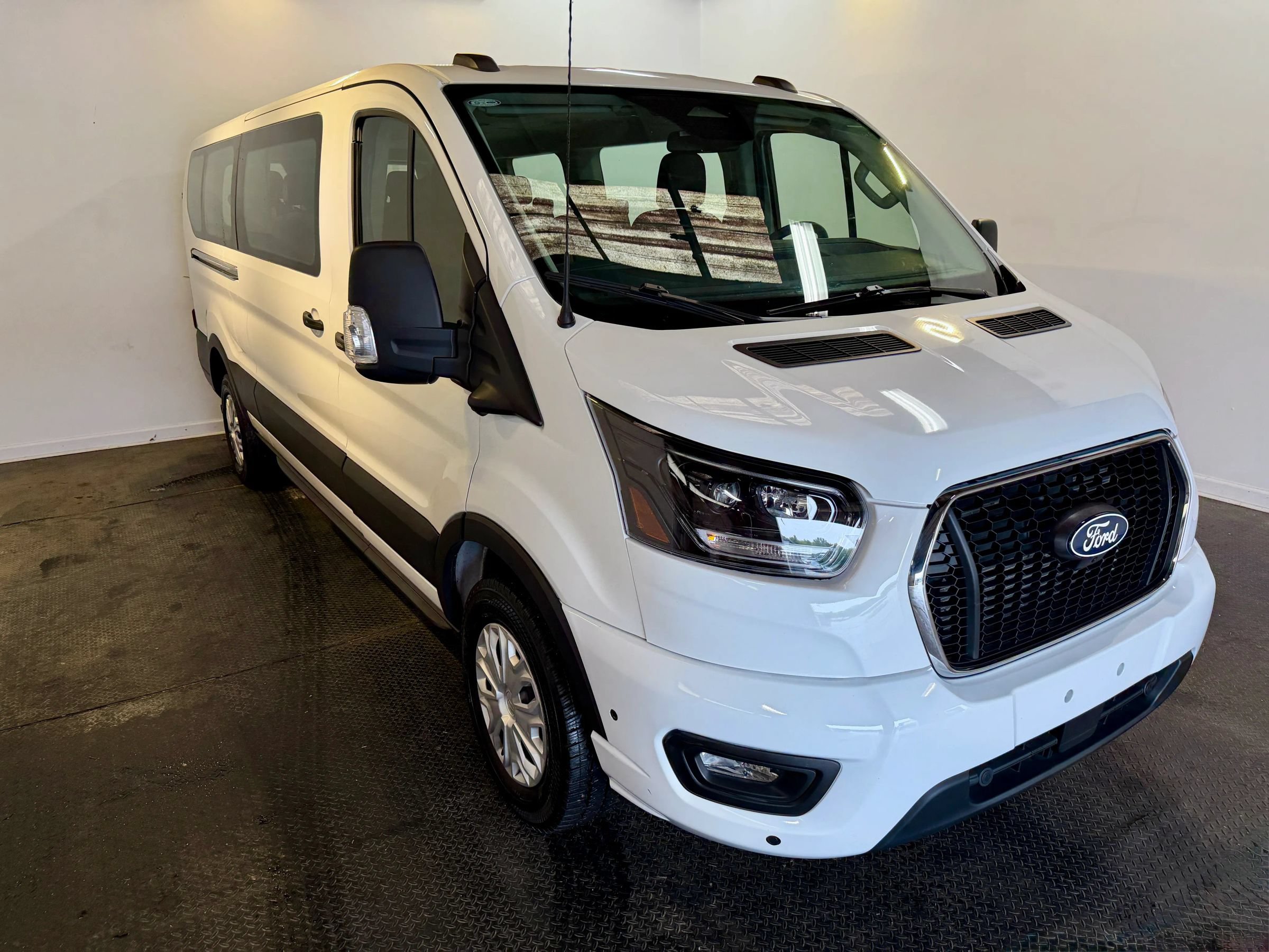 Used 2026 Ford Transit 350 XLT RWD image 4