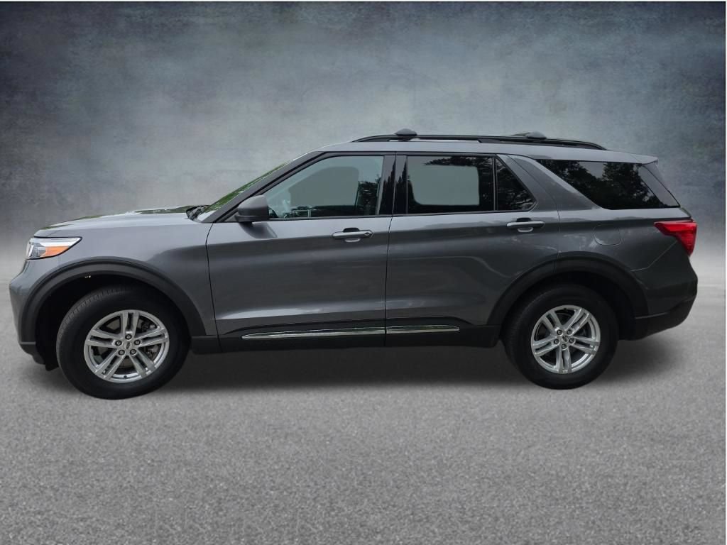Used 2022 Ford Explorer XLT AWD/4WD image 2
