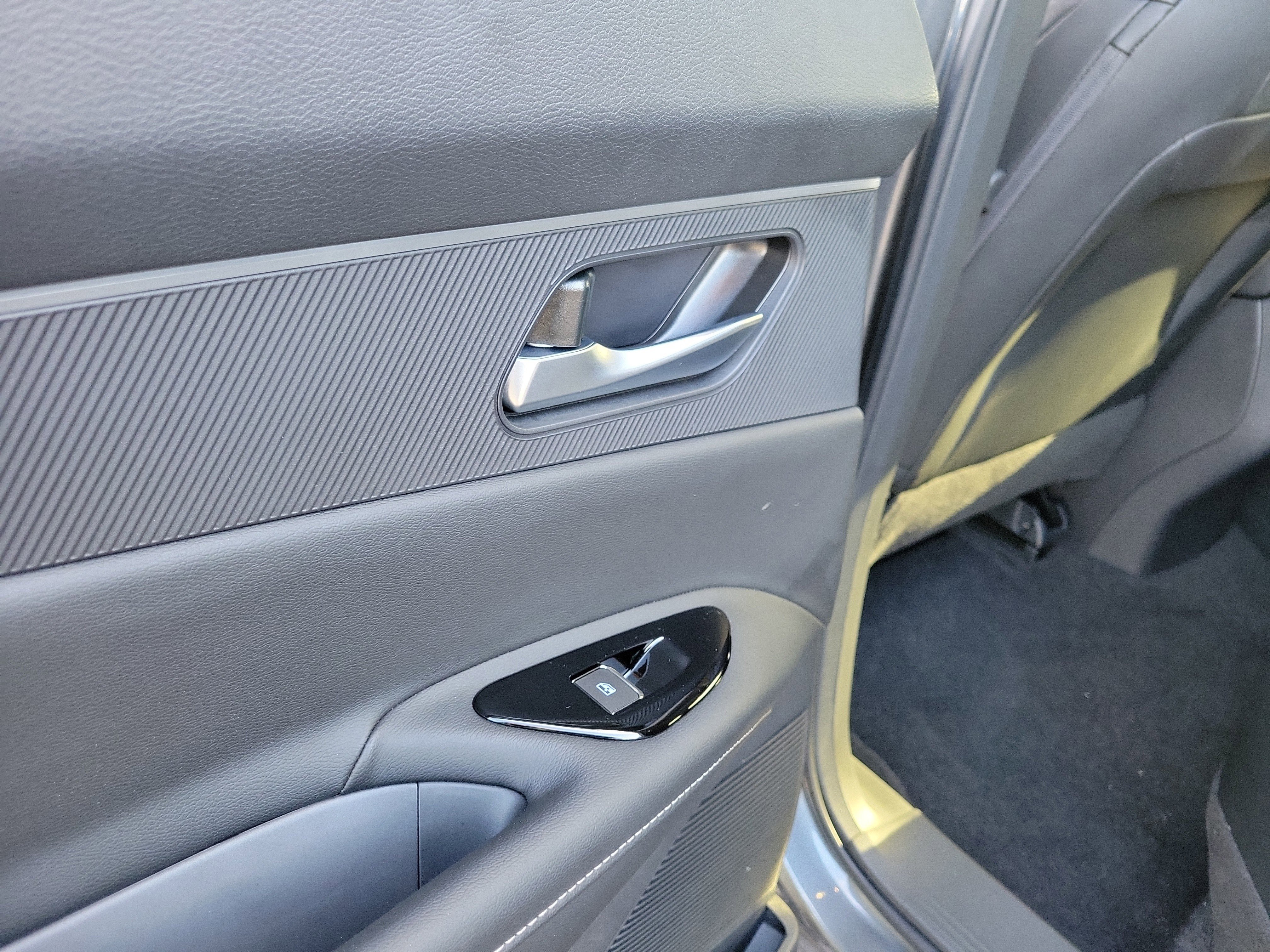 Certified 2025 Nissan Murano SV image 13