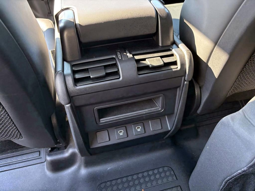 Used 2025 Land Rover Defender 110 S image 27