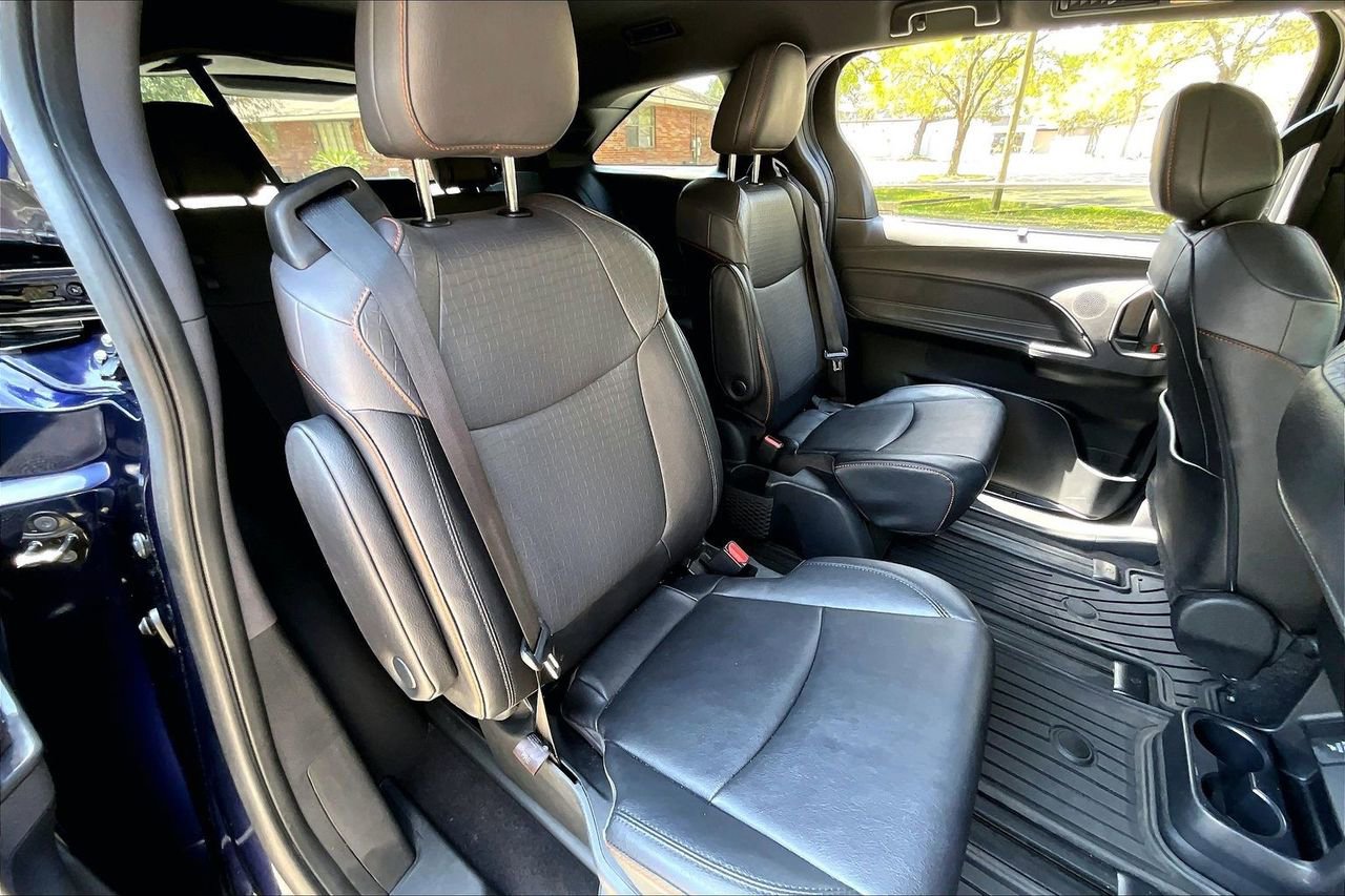Used 2022 Toyota Sienna XSE w/ XSE Plus Package image 22