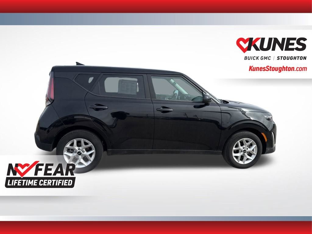 Used 2025 Kia Soul LX FWD image 13