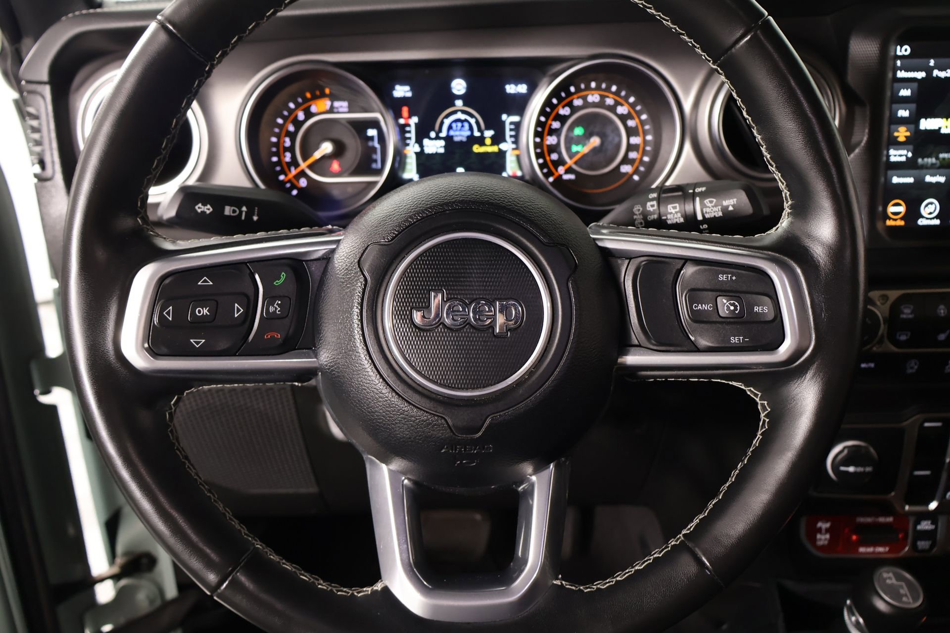 Used 2023 Jeep Wrangler Unlimited Rubicon w/ LED Lighting Group AWD/4WD image 3