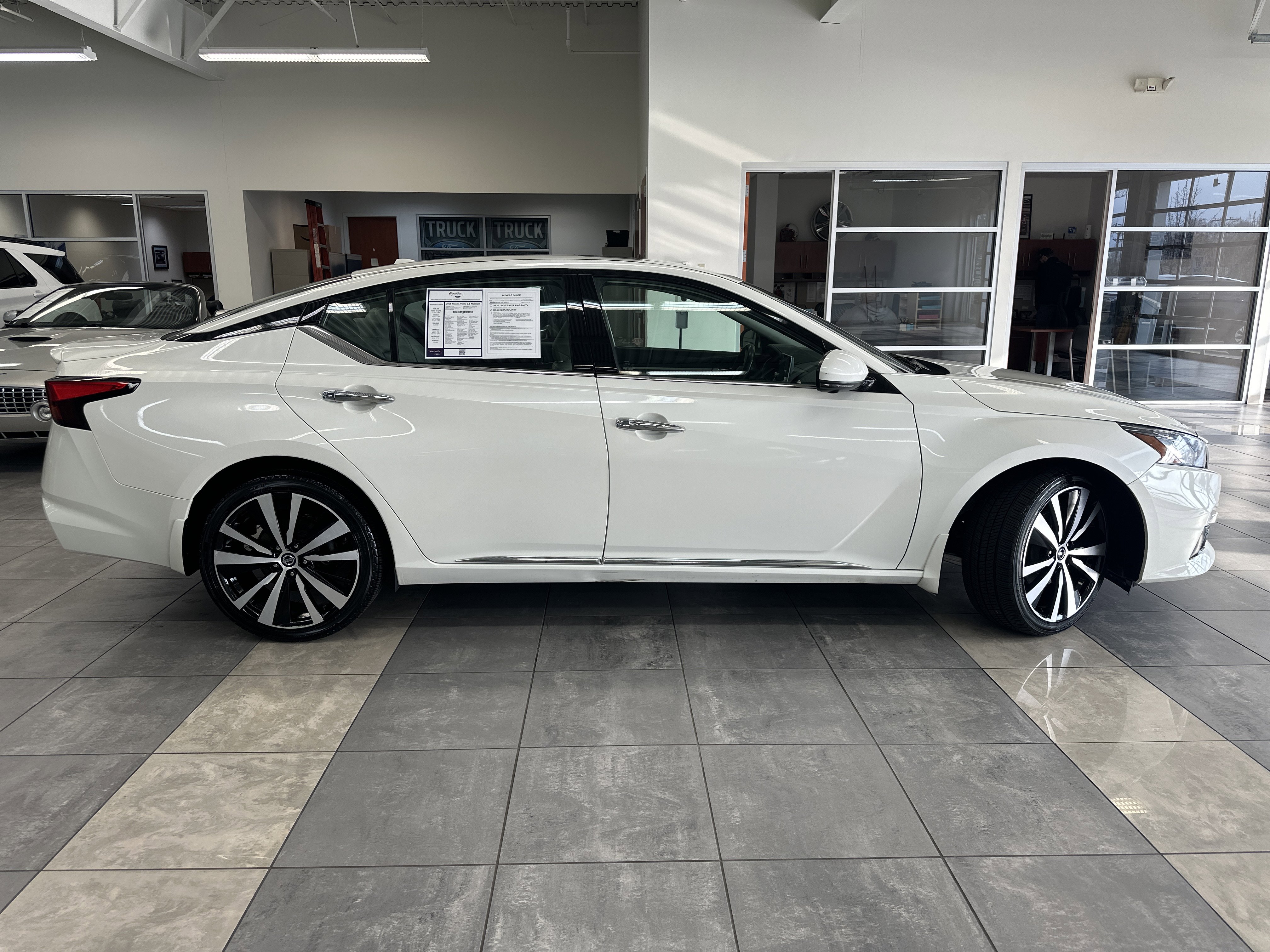 Used 2019 Nissan Altima 2.5 Platinum image 12