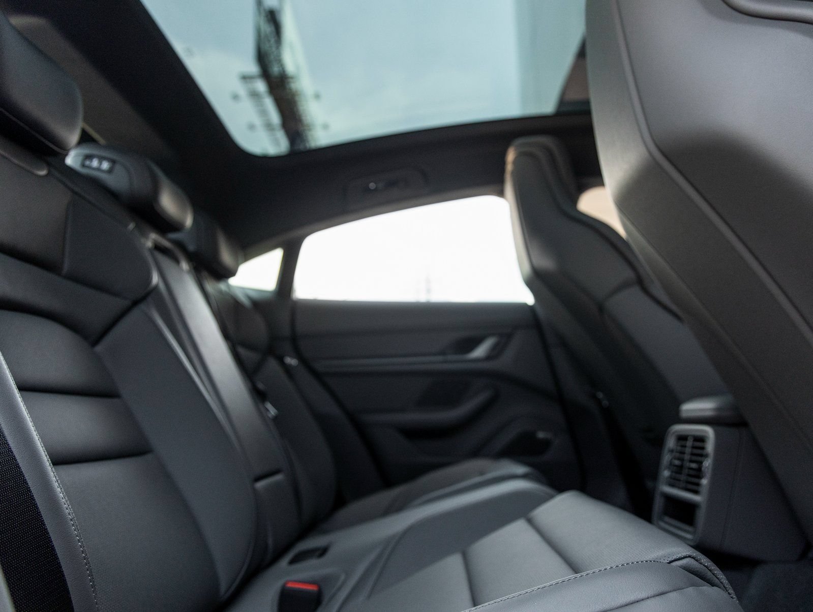 Certified 2025 Porsche Taycan AWD/4WD image 36