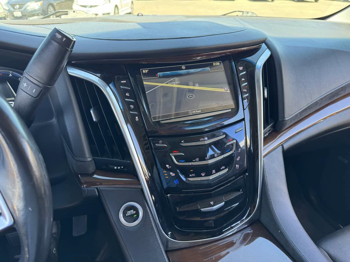Used 2018 Cadillac Escalade ESV Premium Luxury AWD/4WD image 33