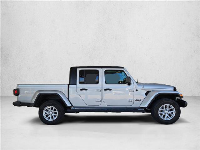 Used 2023 Jeep Gladiator Sport image 4