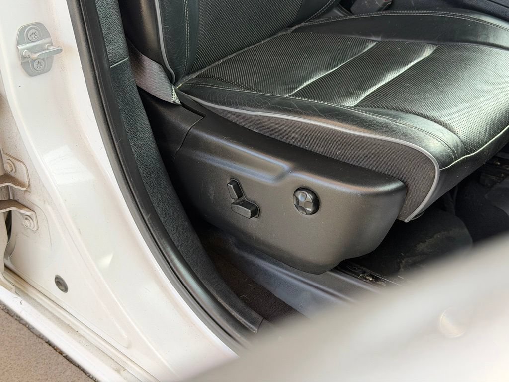 Used 2019 Jeep Grand Cherokee Overland AWD/4WD image 36