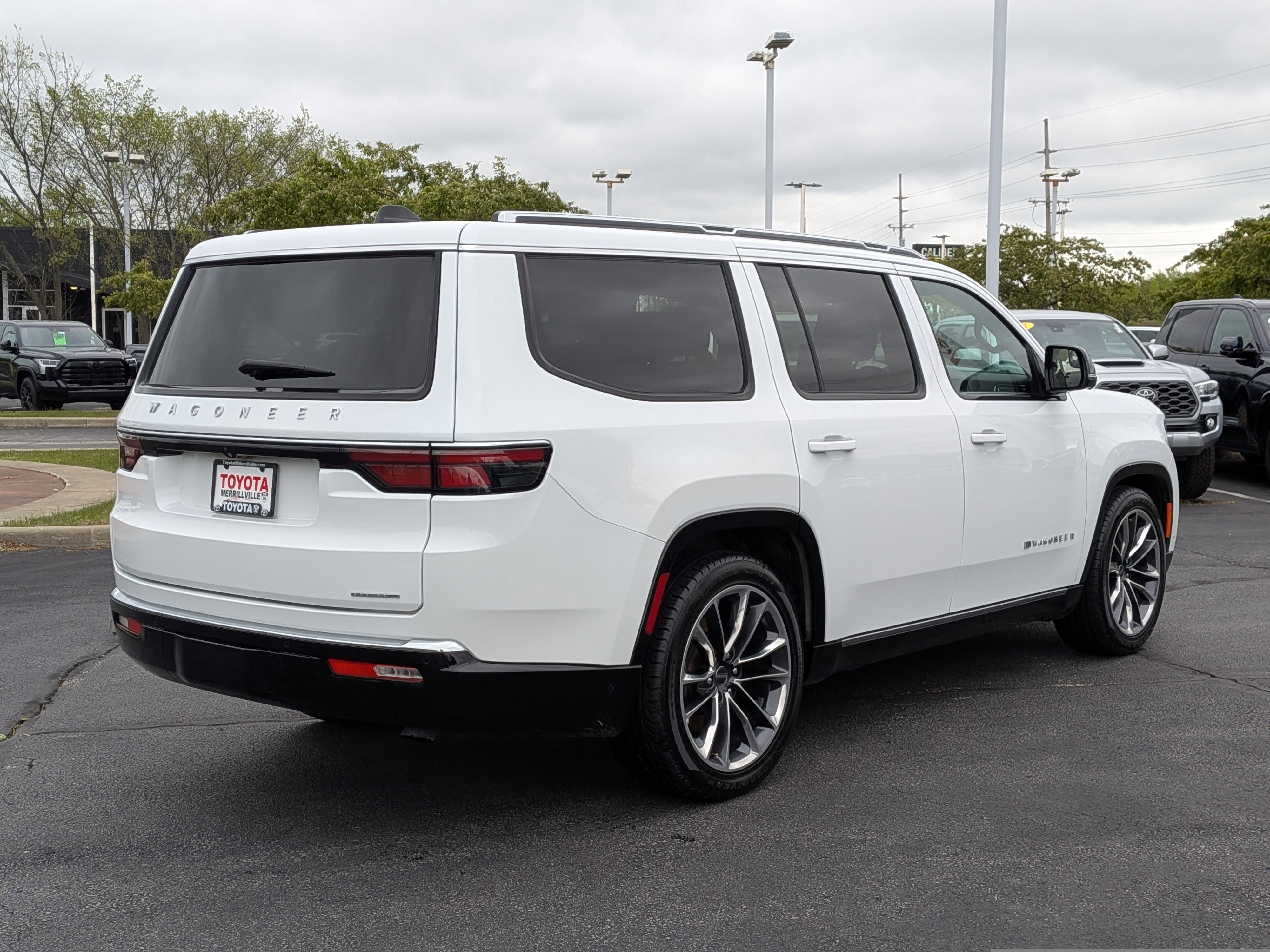 Used 2024 Jeep Wagoneer Series III w/ Premium Group I AWD/4WD image 8