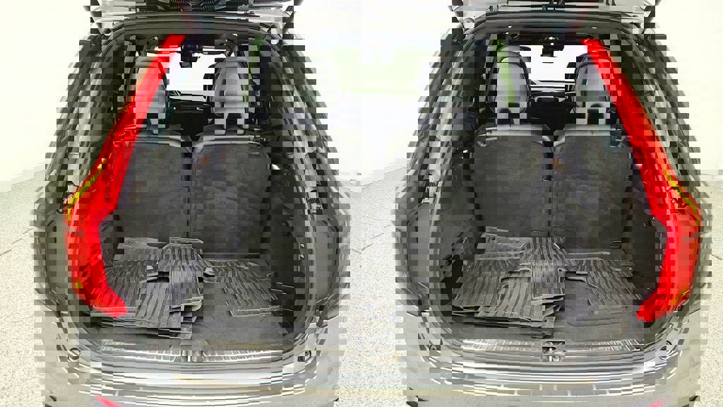 Used 2017 Volvo XC90 T8 R-Design w/ Vision Package image 24