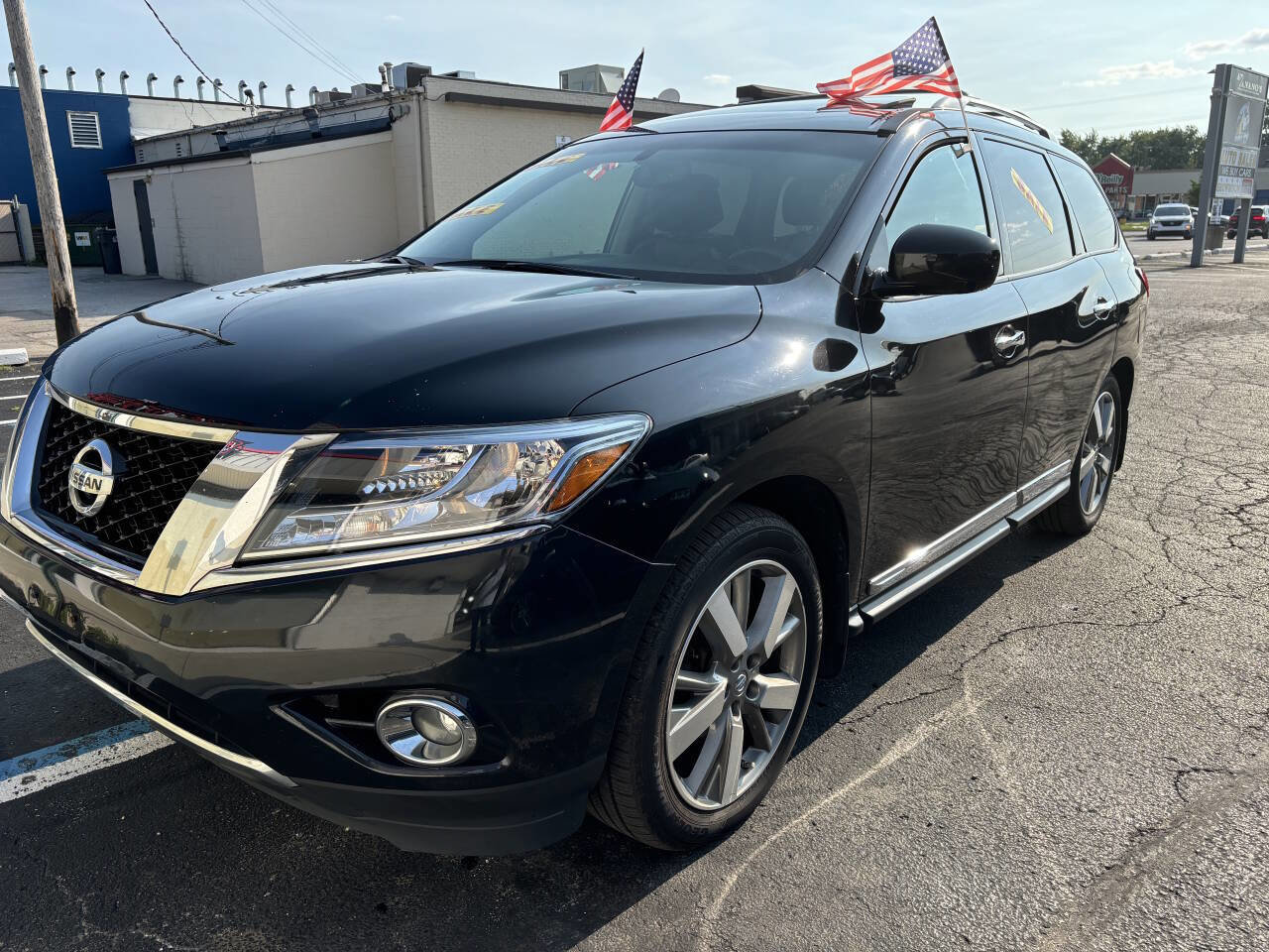 Used 2016 Nissan Pathfinder Platinum w/ Family Entertainment Package AWD/4WD image 10