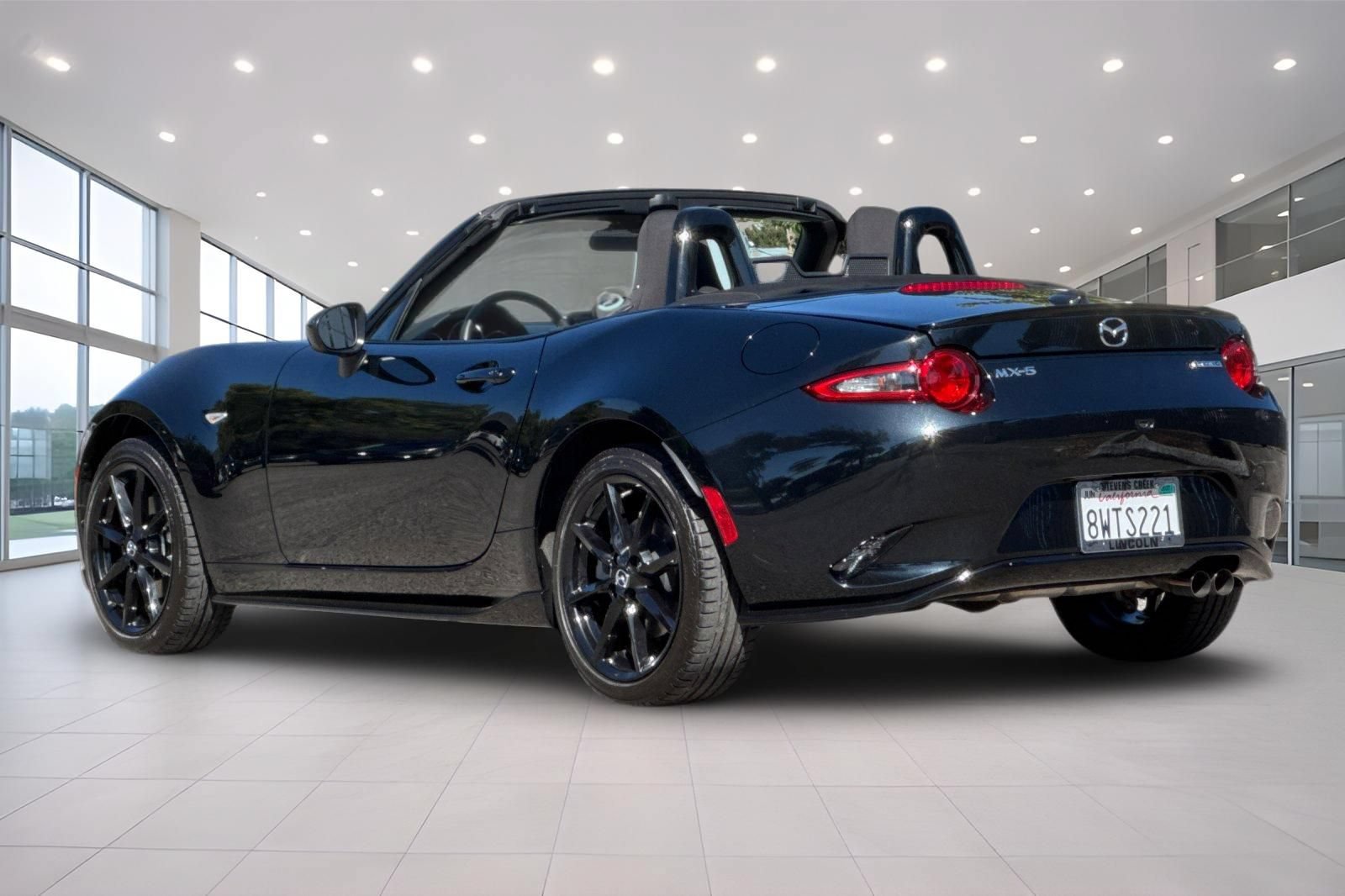 Used 2021 MAZDA MX-5 Miata Club w/ Appearance Package RWD image 6